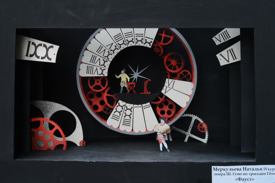 Layout sets for the opera by Gounod tregedii Goethe's "Faust"
